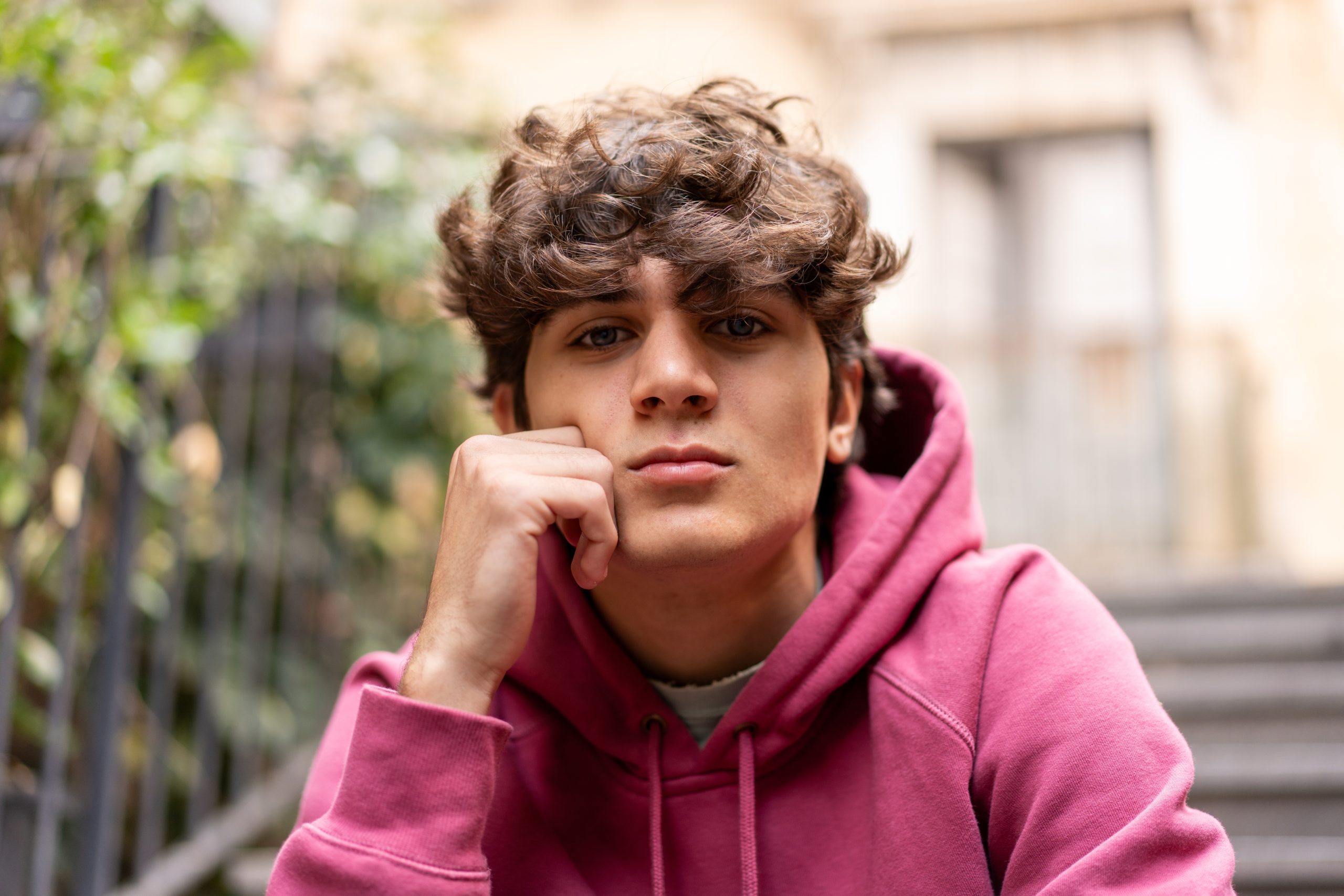 Jongen in hoodie