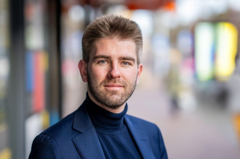 Allard Altena, officier van justitie in het parket Midden-Nederland. Geïnterviewd voor het 50-jarig jubileum van het Schadefonds.