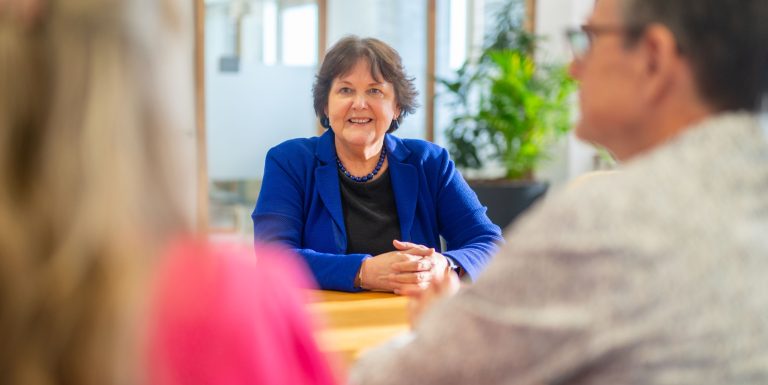 Rosa Jansen van Slachtofferhulp Nederland, geïnterviewd voor het 50-jarig jubileum van het Schadefonds Geweldsmisdrijven.