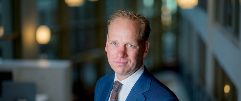 Justus Kox, geïnterviewd voor het 50-jarig jubileum van het Schadefonds.