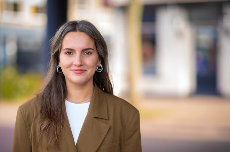 Suus, slachtoffer van seksueel misbruik. Geïnterviewd voor het 50-jarig bestaan van het Schadefonds Geweldsmisdrijven.